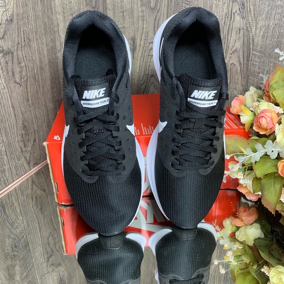 ❤️WMNS Nike Downshifter 7 Wide Running black/white - Picture 2 of 8